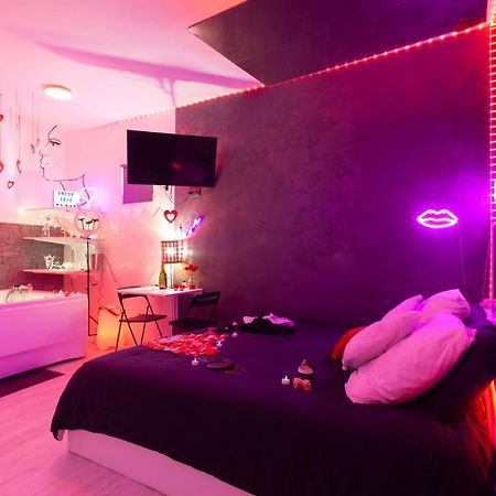Love Room Avec Balneo Toulon Exterior photo